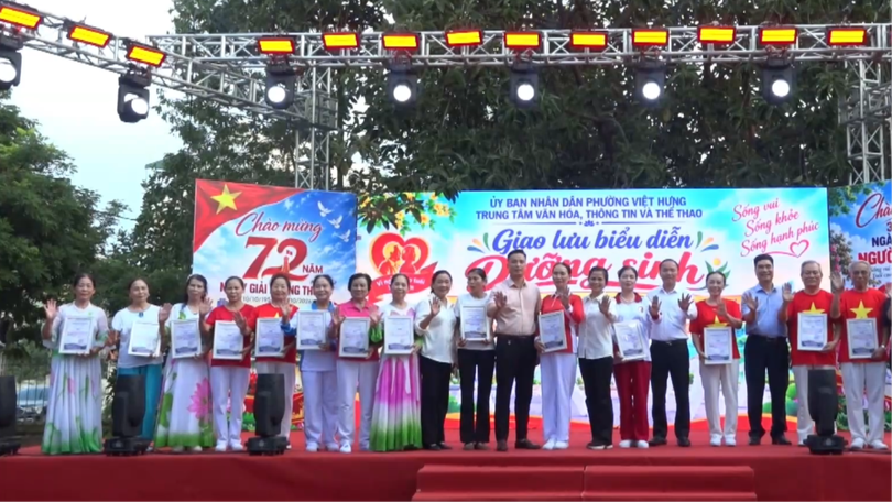 Sôi nổi giao lưu dưỡng sinh người cao tuổi phường Việt Hưng