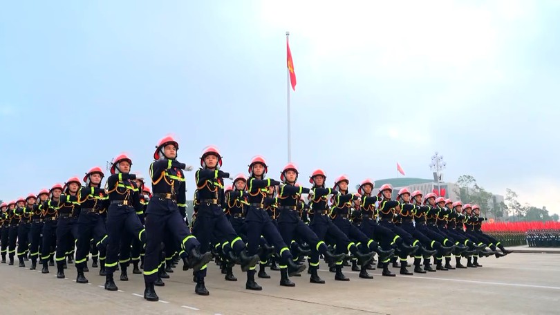 Những bước chân đi về phía giặc lửa