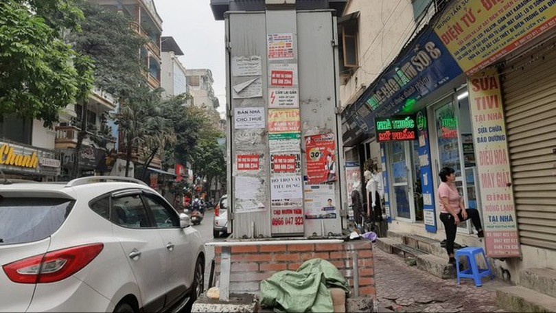 Nhếch nhác "rác quảng cáo" trên các tuyến phố