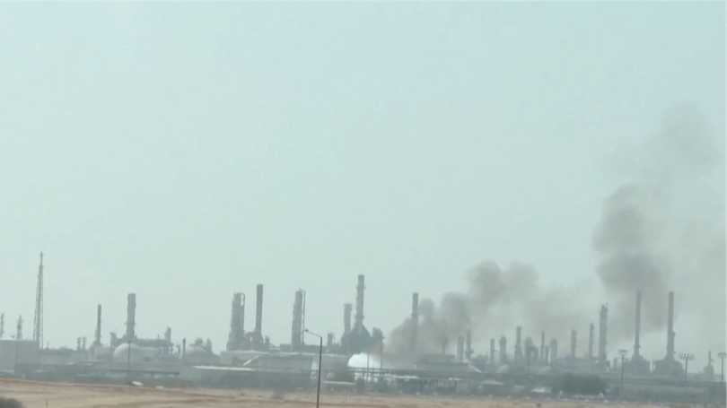 Houthi tập kích cơ sở dầu khí của Saudi Arabia