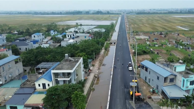 Tăng tốc thi công Đường ngang đê Đáy