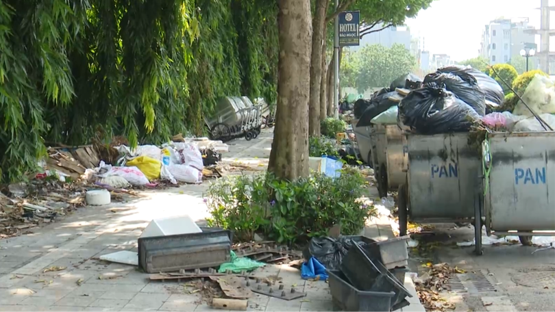 Phường Dương Nội: Bãi rác tự phát ngay điểm chân rác