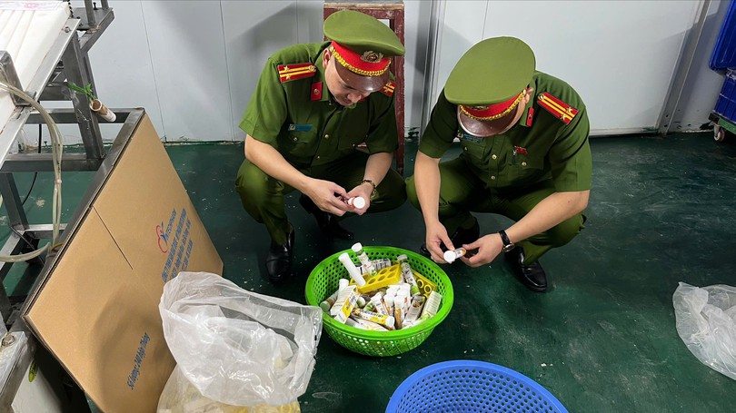Triệt phá công ty sản xuất hàng triệu sản phẩm C sủi giả