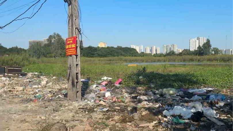 Tái diễn bãi rác tự phát tại phố Sa Đôi