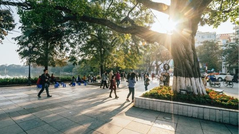 Hà Nội ngày nắng, đêm và sáng sớm trời lạnh