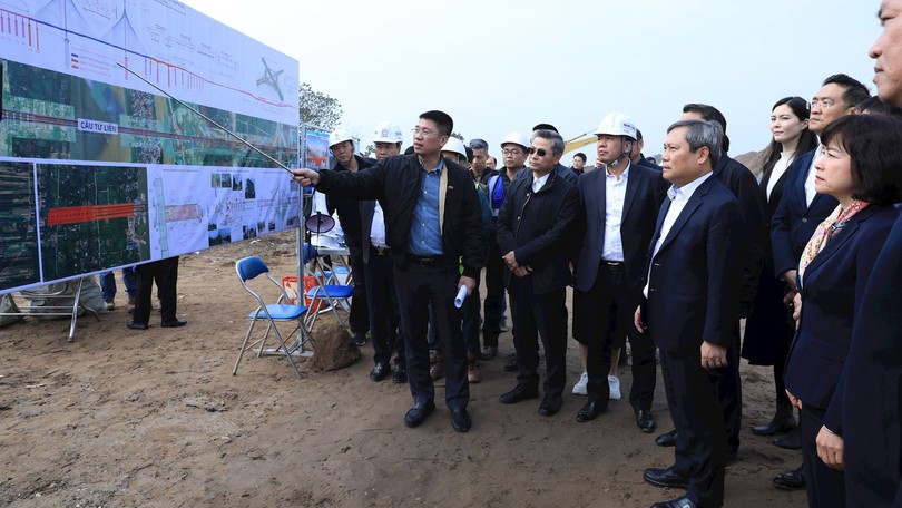 Chủ tịch UBND Thành phố động viên lực lượng thi công cầu Tứ Liên