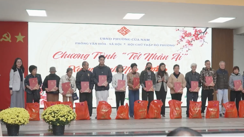179 người dân khó khăn phường Cửa Nam nhận quà Tết
