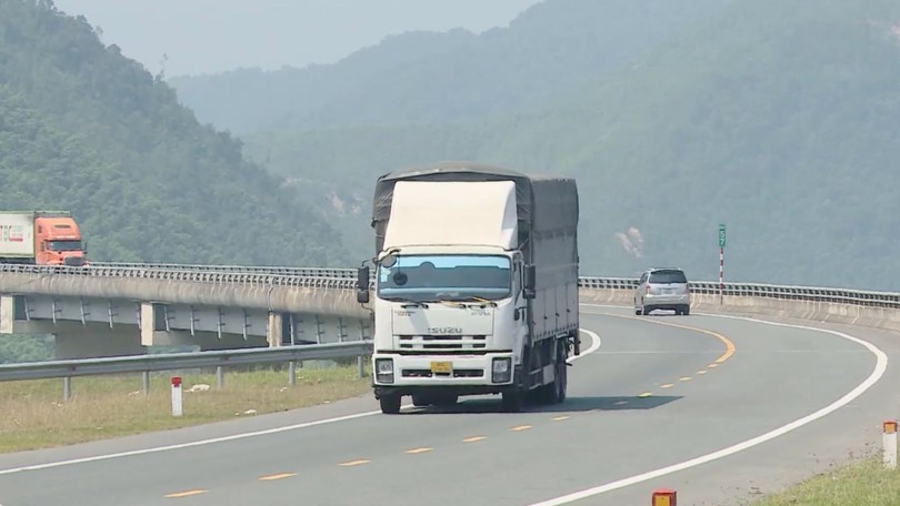 23.000 tờ rơi tuyên truyền an toàn giao thông trên cao tốc