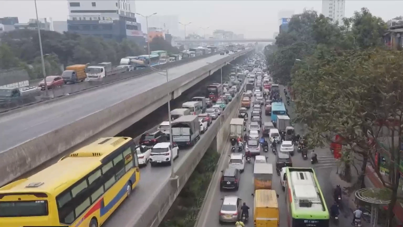Giao thông Thủ đô đông đúc dịp nghỉ Tết
