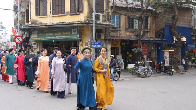 Áo dài du Xuân