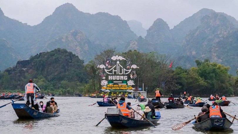 Miễn phí trông giữ ô tô tại chùa Hương