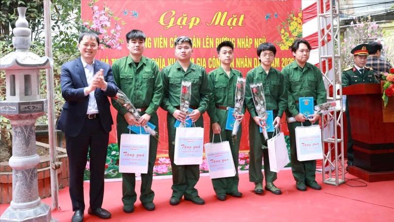 19 thanh niên phường Vĩnh Tuy viết đơn tình nguyện nhập ngũ