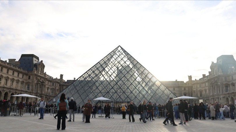 Pháp triệt phá mạng lưới gian lận vé kéo dài tại Louvre