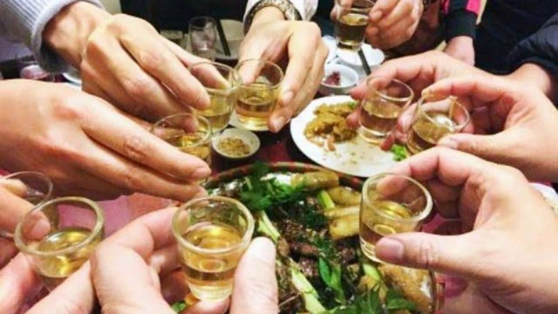 Cảnh báo ngộ độc rượu dịp Tết