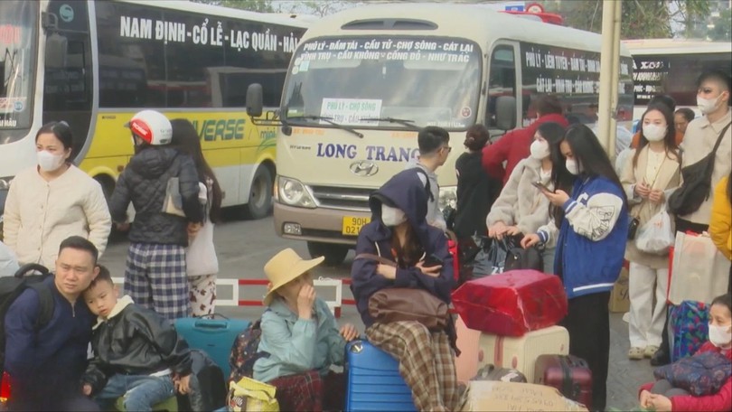 Nhộn nhịp bến xe ngày cuối năm