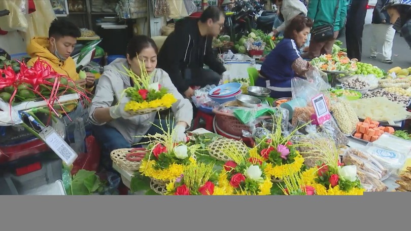 Không khí Tết rộn ràng tại chợ Hàng Bè