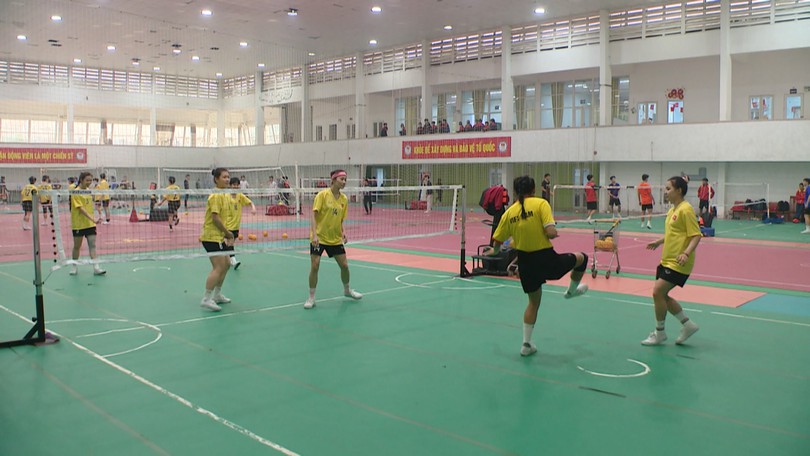 Cầu mây nữ Việt Nam giữ thể trạng ngày Tết