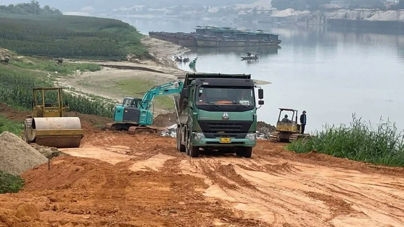 Phú Thọ khẩn trương hoàn thành bắc cầu phao qua sông Lô