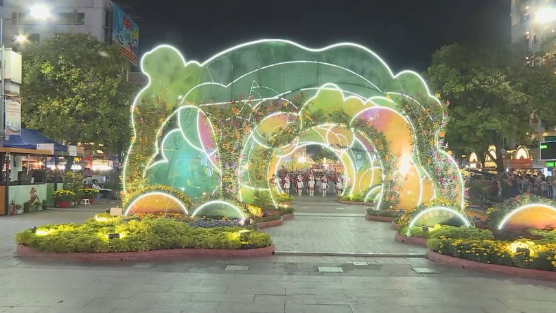 TP.HCM khai mạc đường hoa Nguyễn Huệ