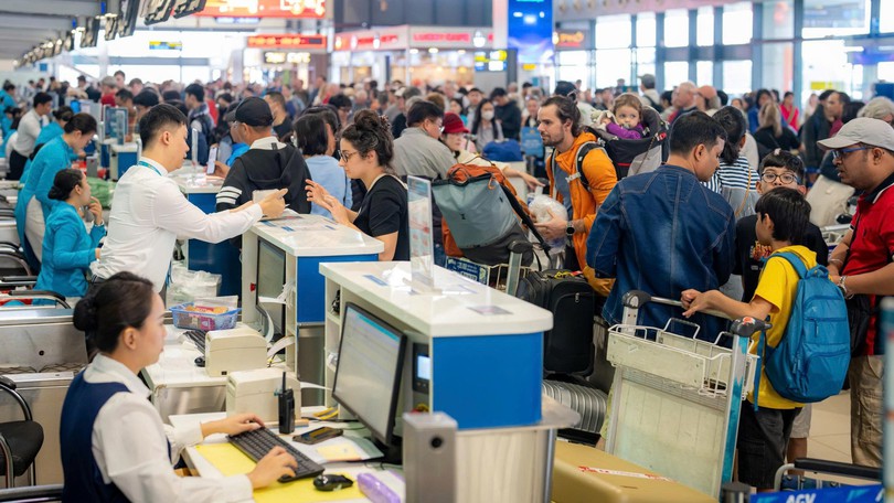 Sân bay Nội Bài đón lượng khách kỷ lục dịp Tết