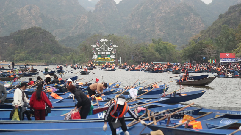 Chùa Hương đón gần 14 vạn khách trước ngày khai hội