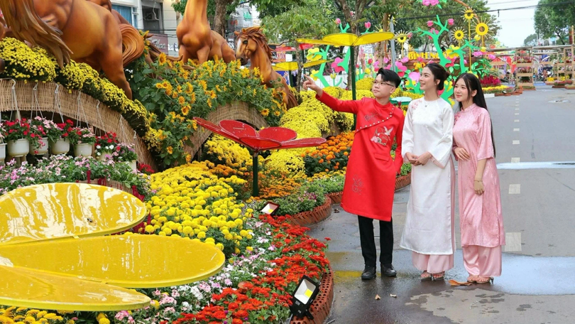 Du lịch cả nước sôi động kỳ nghỉ lễ Tết Nguyên đán