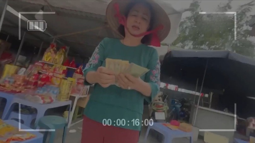 Tái diễn tình trạng xin quẻ, đổi tiền lẻ mùa lễ hội