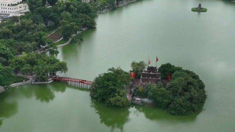 Lung linh đền Ngọc Sơn giữa trái tim Hà Nội