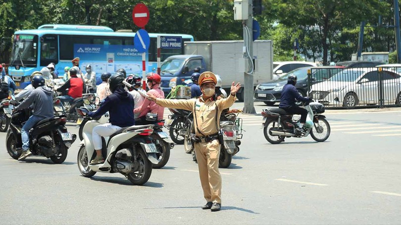 CSGT chủ động phân luồng, chống ùn tắc giao thông