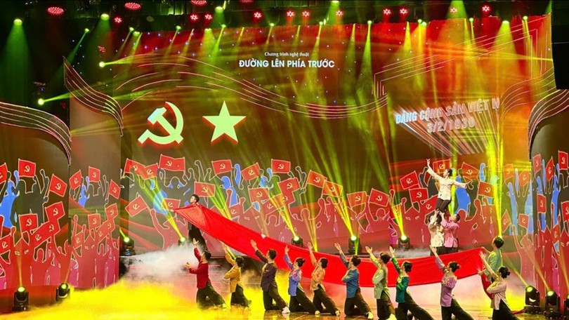 Chương trình nghệ thuật 'Đường lên phía trước'