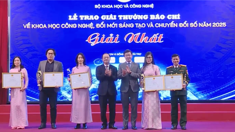 Trao giải báo chí về KHCN và đổi mới sáng tạo