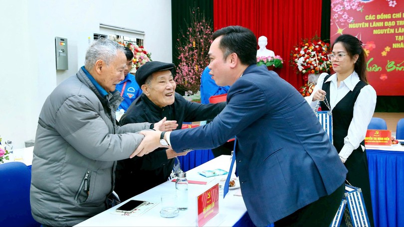 Phường Láng gặp mặt lão thành cách mạng