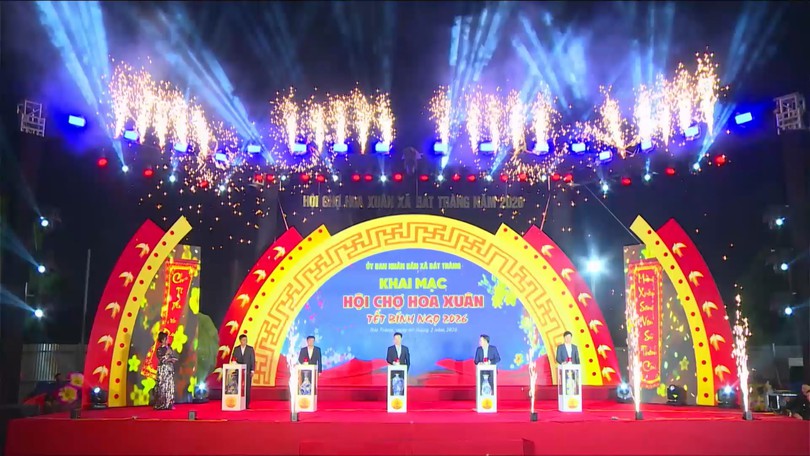Bát Tràng khai mạc Hội chợ hoa Xuân 2026