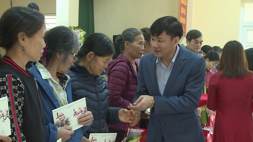 Ấm áp yêu thương tại Chợ Tết 0 đồng xã Hòa Xá