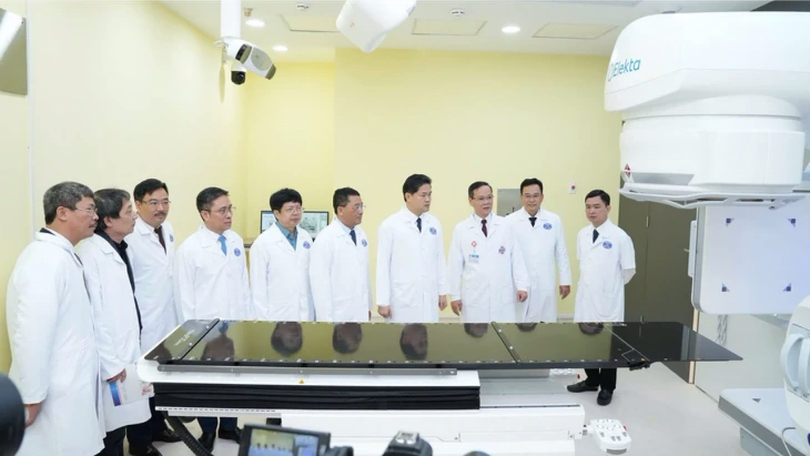 Vận hành máy xạ trị hiện đại trong điều trị ung thư