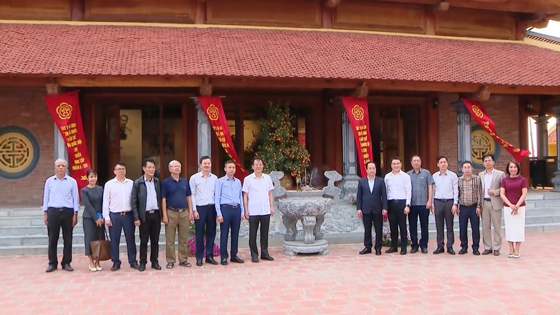 Dâng hương tưởng nhớ cụ Bùi Bằng Đoàn