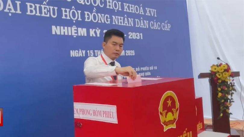 Cử tri phường Ô Chợ Dừa nô nức đi bầu cử