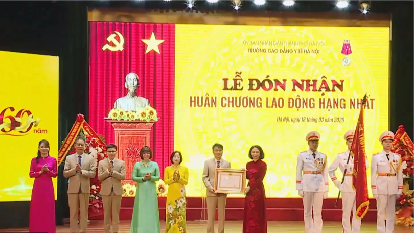 Trường Cao đẳng Y tế Hà Nội đón nhận Huân chương Lao động hạng Nhất