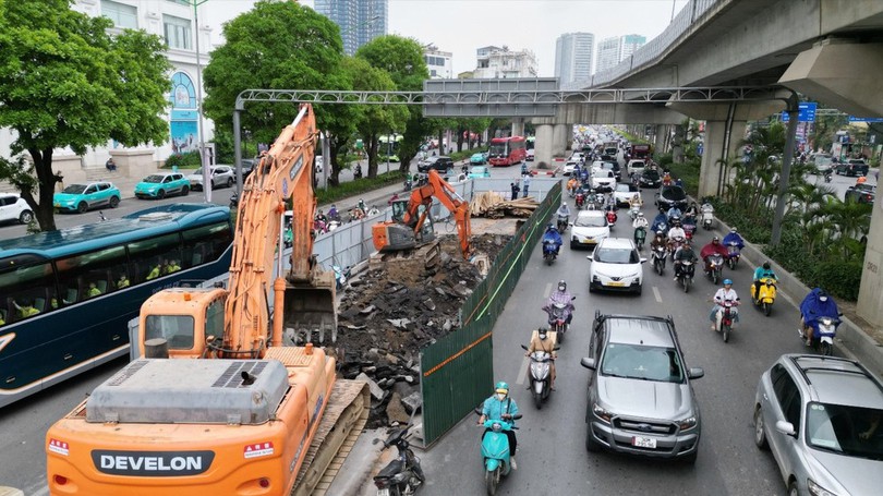 Điều tiết giao thông trên tuyến đường Nguyễn Trãi phục vụ thi công