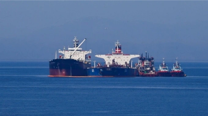 Mỹ cho phép mua bán dầu thô Iran trong 30 ngày