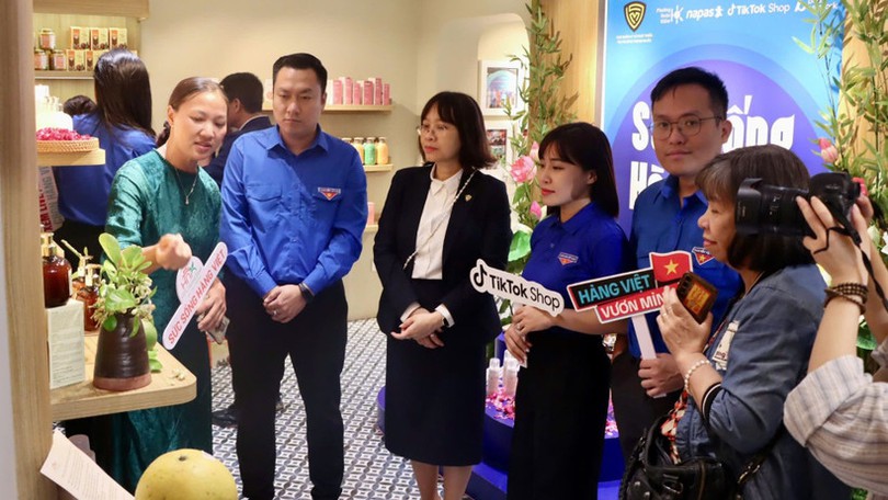 Đưa hàng Việt lên livestream