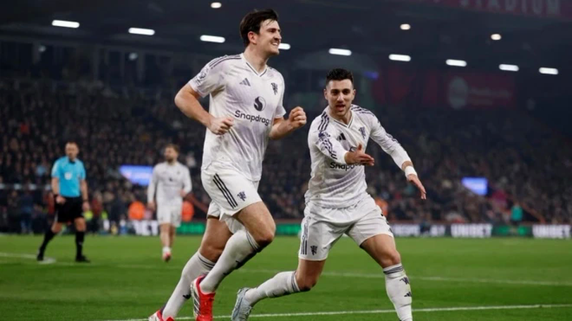 Manchester United ra quyết định với Mainoo và Maguire