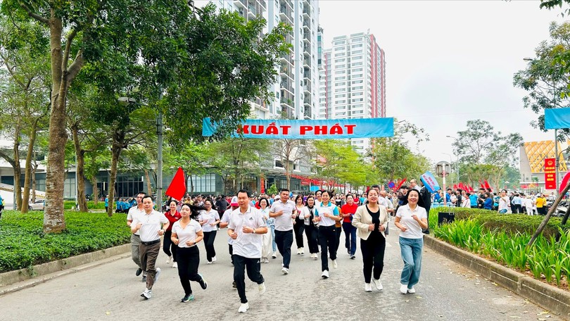 Nhân dân phường Hoàng Mai tham gia Ngày chạy Olympic