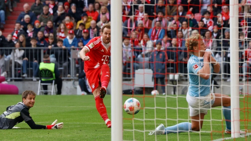 Bayern Munich duy trì khoảng cách với Borussia Dortmund