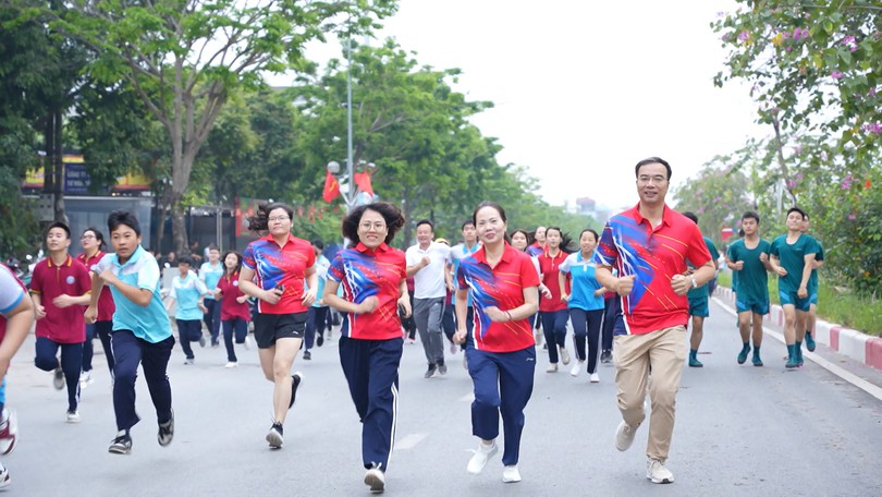 Hơn 1.500 người dân Phù Đổng tham gia Ngày chạy Olympic vì sức khỏe toàn dân