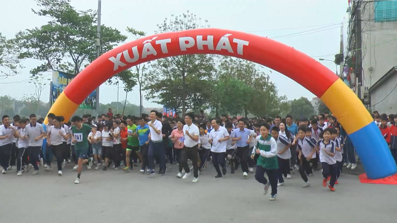 Phường Tùng Thiện phát động Ngày chạy Olympic vì sức khỏe toàn dân