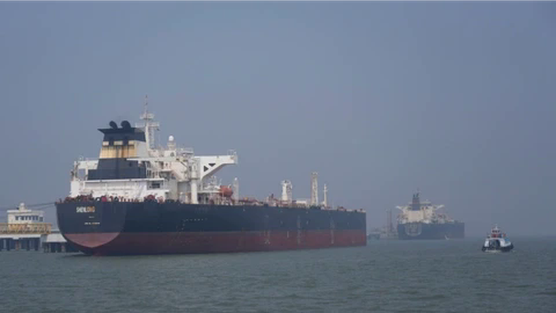 Iran cảnh báo đóng cửa Hormuz vô thời hạn nếu bị tấn công