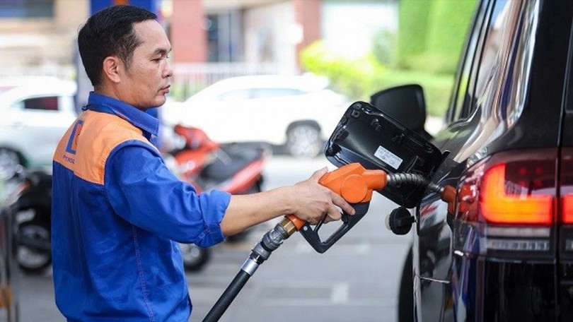 Giá xăng dầu đồng loạt giảm tới hơn 4.000 đồng/lít
