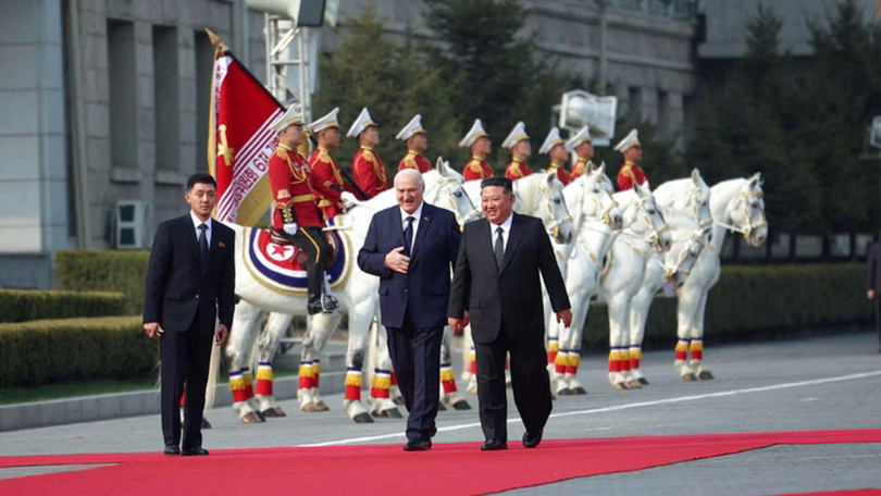 Lãnh đạo Triều Tiên Kim Jong-un đón tiếp Tổng thống Belarus