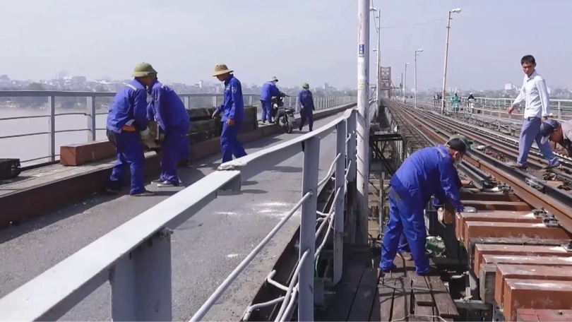 Hà Nội cấm phương tiện qua cầu Long Biên trong 60 ngày